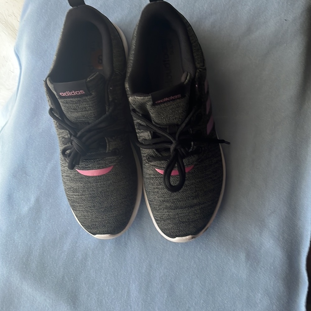 Everyday beautiful shoes. - Picture 2 of 6